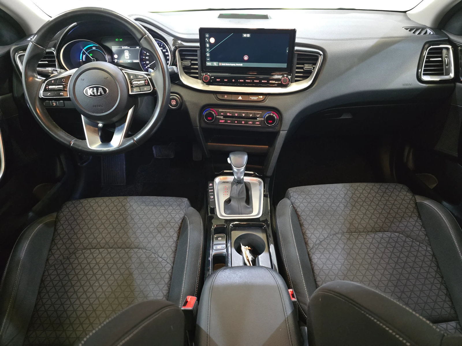 Kia Ceed 1.6 GDi Plug-In Hybrid, снимка 13 - Автомобили и джипове - 53872729