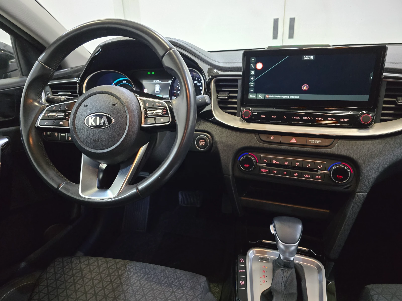 Kia Ceed 1.6 GDi Plug-In Hybrid, снимка 14 - Автомобили и джипове - 53872729
