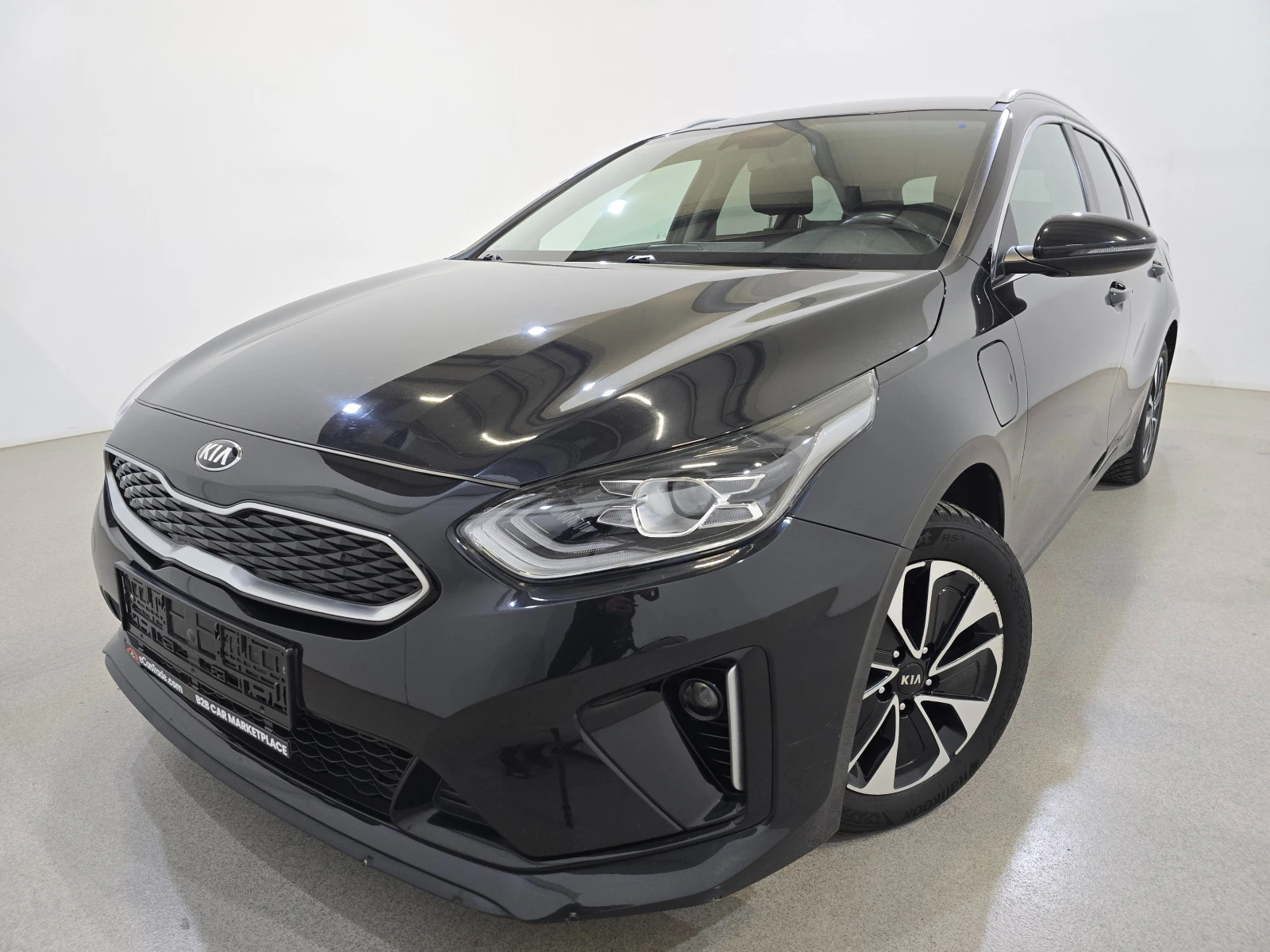 Kia Ceed 1.6 GDi Plug-In Hybrid, снимка 2 - Автомобили и джипове - 53872729