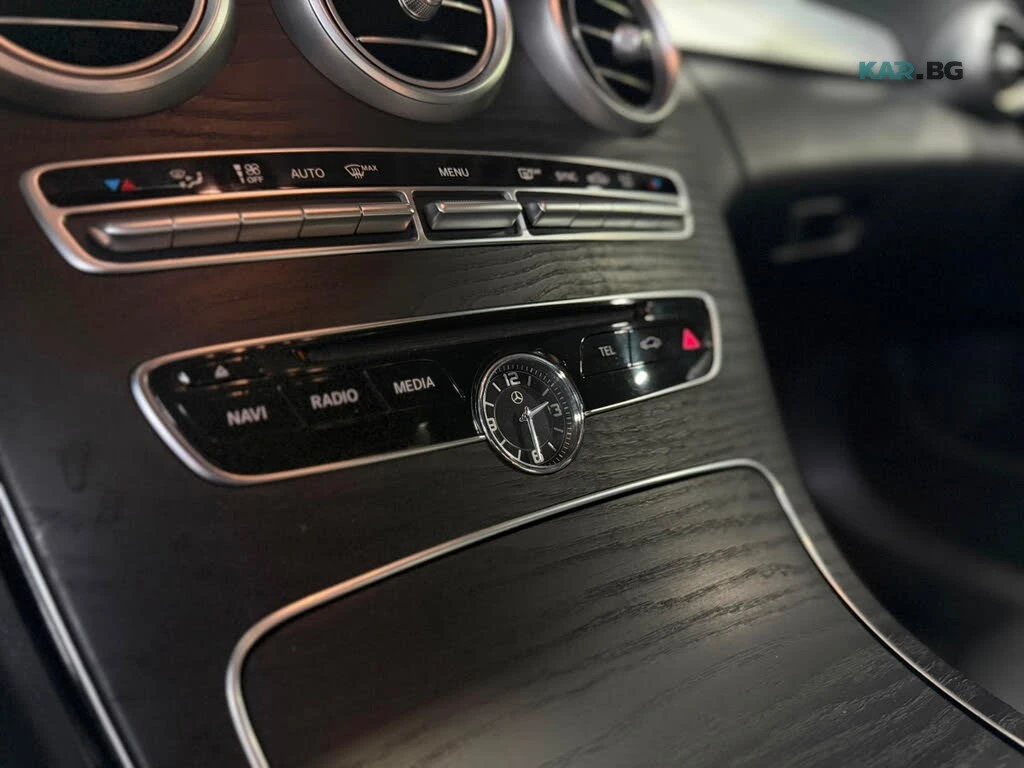 Mercedes-Benz C 300 * 4MATIC * PANO * Автокредит * (Цена до България), снимка 13 - Автомобили и джипове - 55265514