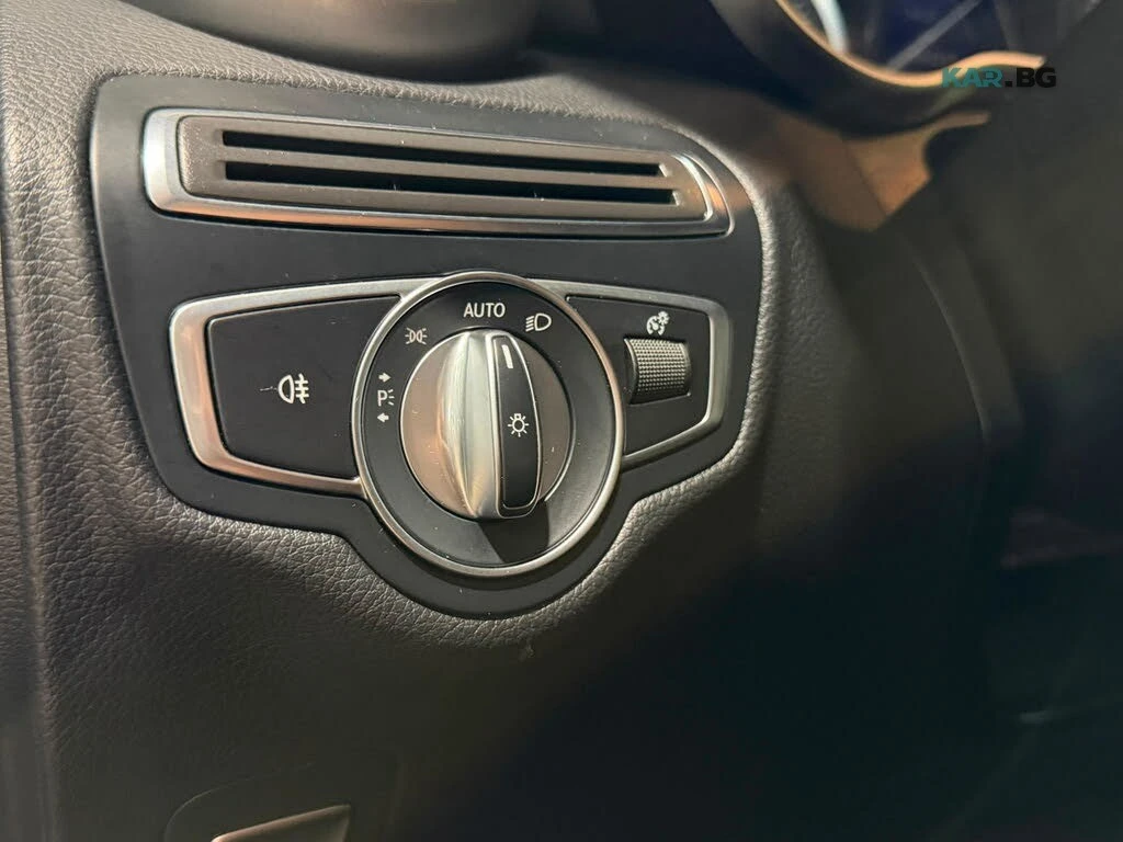 Mercedes-Benz C 300 * 4MATIC * PANO * Автокредит * (Цена до България), снимка 14 - Автомобили и джипове - 55265514