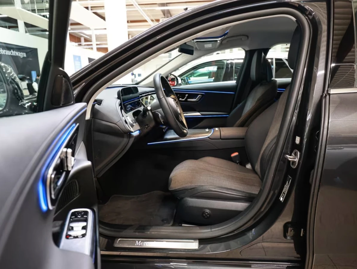 Mercedes-Benz E 300 de* Avantgarde* Advanced+ * Digital Light* Distr, снимка 4 - Автомобили и джипове - 55295593