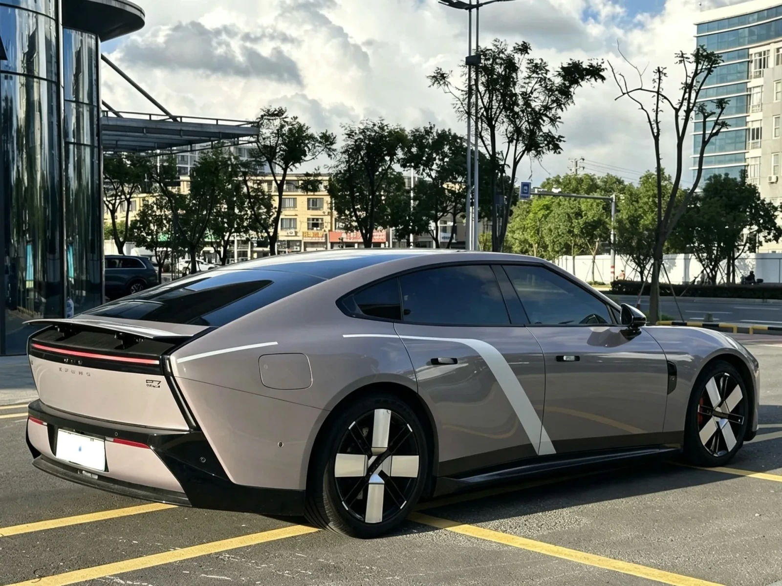 Xpeng P7 AWD 92.2kWh Ultra Edition | Mobile.bg � ����������� 7