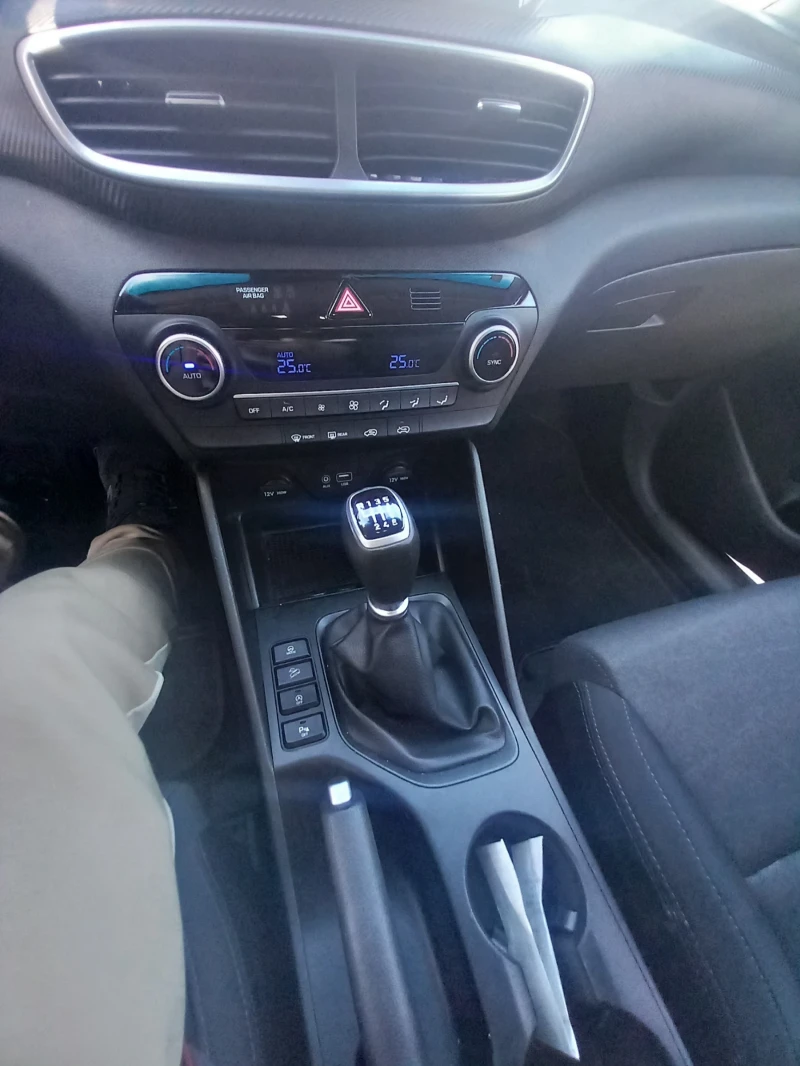 Hyundai Tucson, снимка 10 - Автомобили и джипове - 52704449