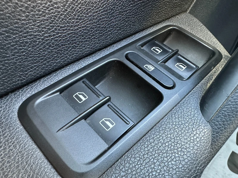 Skoda Yeti 1.8i/4х4/Газ/Панорама/Гаранция, снимка 15 - Автомобили и джипове - 52708408