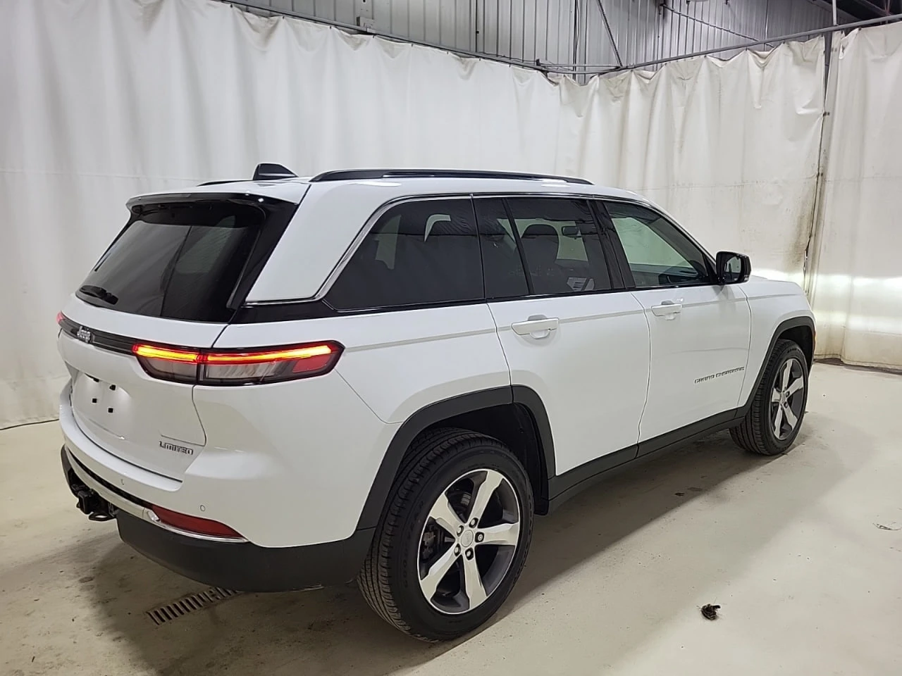 Jeep Grand cherokee 2022 LIMITED * АВТО КРЕДИТ*  - изображение 4