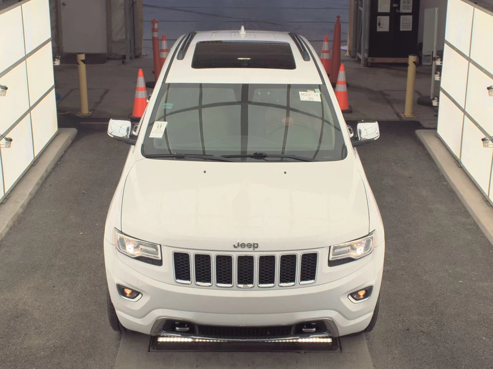 Jeep Grand cherokee Overland* 8ZF* 4x4* Keyless* Подгрев* Обдух* Пано* - изображение 8
