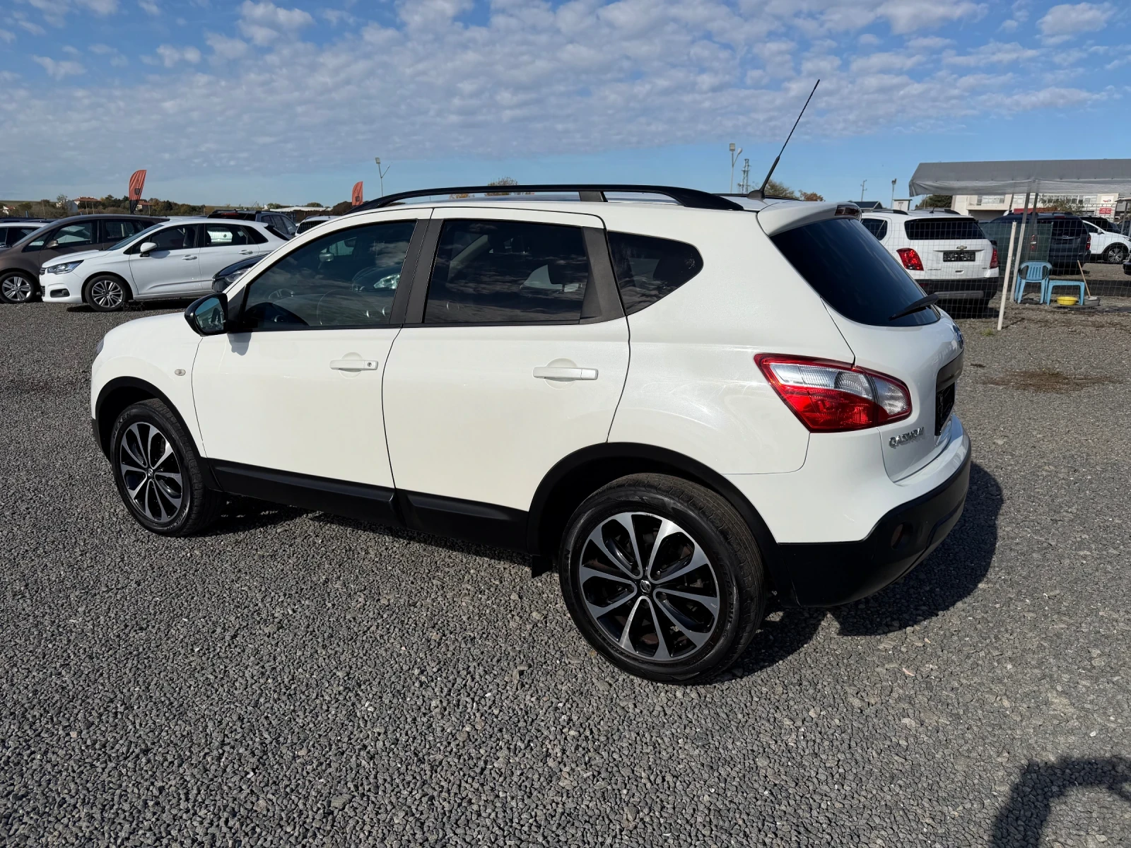 Nissan Qashqai 2.0 DCI 4x4 АВТОМАТИК ПАНОРАМА - изображение 4