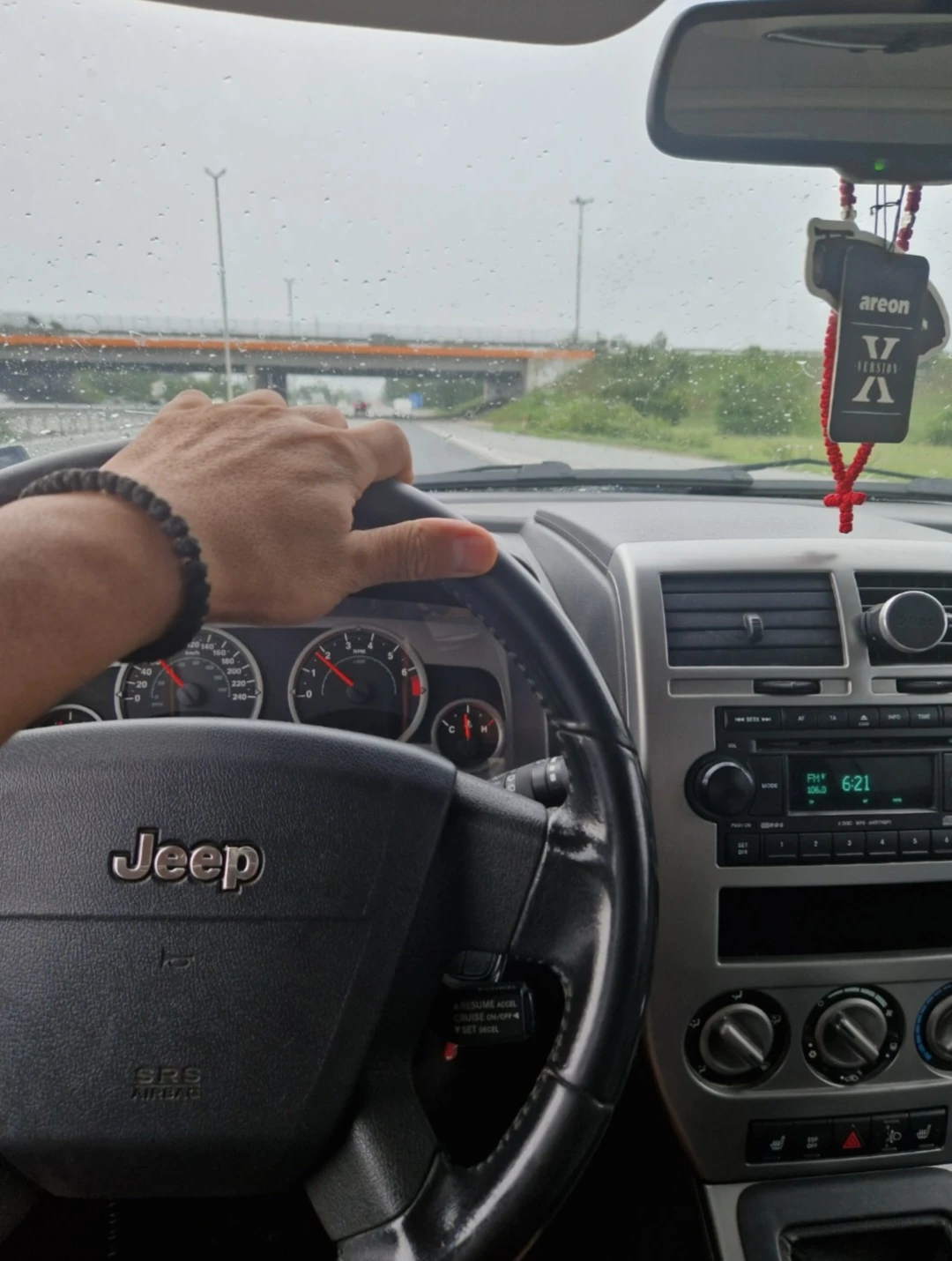 Jeep Compass 2.4i - GAZ - изображение 2