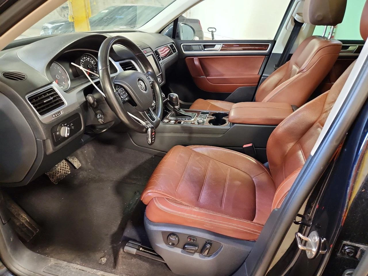 VW Touareg SPORT , снимка 8 - Автомобили и джипове - 54667750