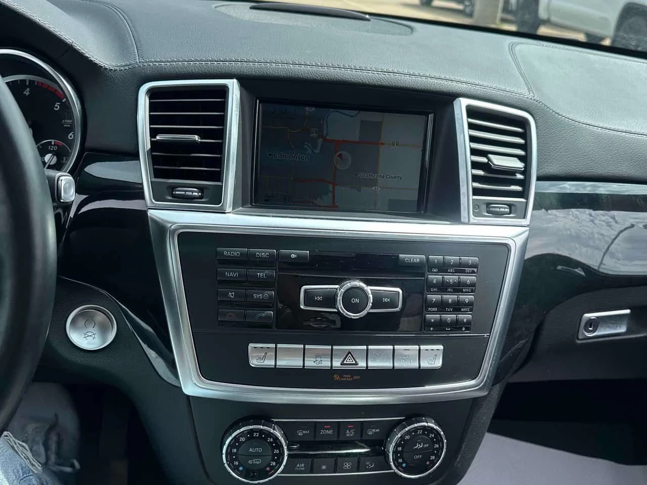Mercedes-Benz GL 350 4MATIC * AMG PACK* 360 КАМЕРА* ПАНОРАМА* , снимка 9 - Автомобили и джипове - 55569428