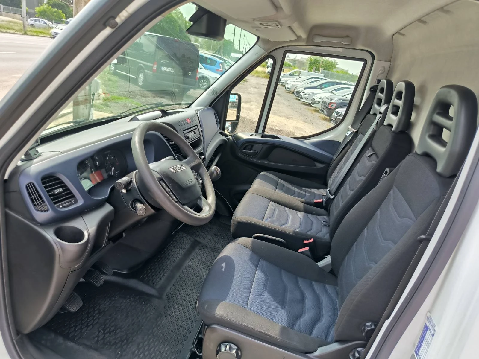 Iveco Daily 35S14-Хладилен-Euro-6B, снимка 12 - Бусове и автобуси - 54773758