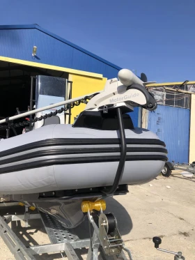 Надуваема лодка Zodiac Pro 6.5, снимка 7 - Воден транспорт - 49387119