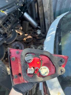 Kia ceed 2015г вътрешен десен стоп на капака, снимка 2