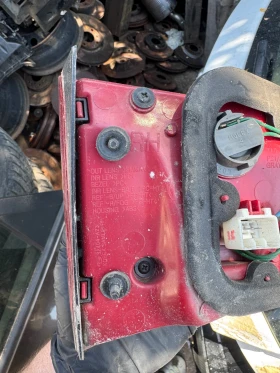 Kia ceed 2015г вътрешен десен стоп на капака, снимка 3