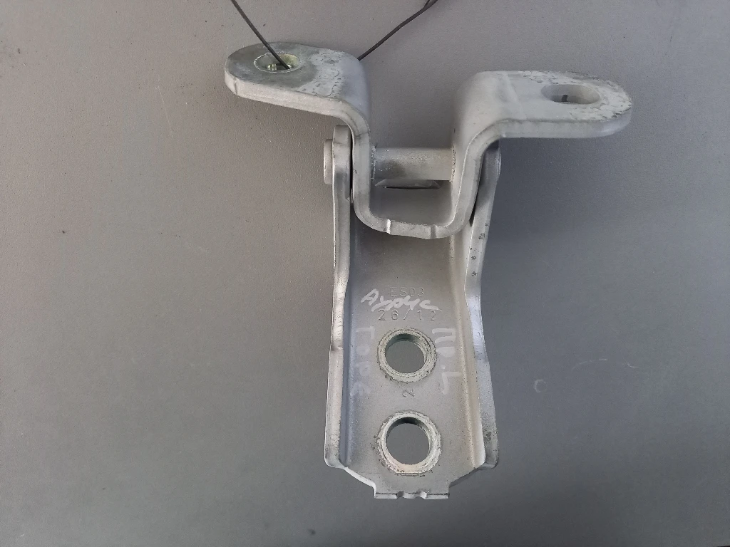 Панта врата предна лява горна Тойота Аурис 