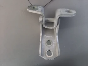Панта врата предна лява горна Тойота Аурис 