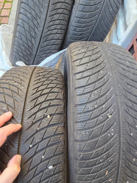 Гуми Зимни 235/50R19, снимка 2 - Гуми и джанти - 52559465