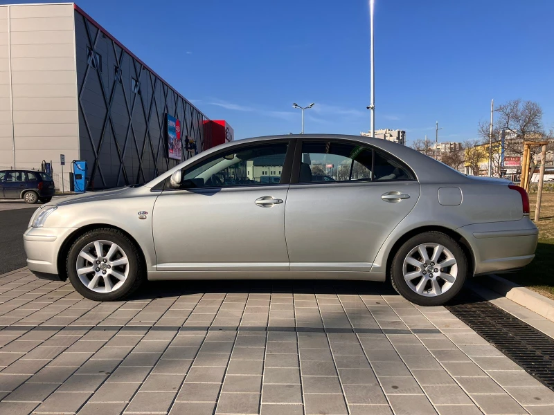 Toyota Avensis, снимка 2 - Автомобили и джипове - 48631578