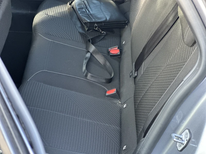 Peugeot 308 1.5 BLUE HDI 8 Speed, снимка 9 - Автомобили и джипове - 52708738