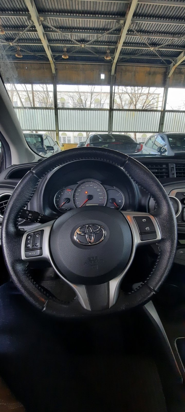 Toyota Yaris, снимка 4 - Автомобили и джипове - 45613733