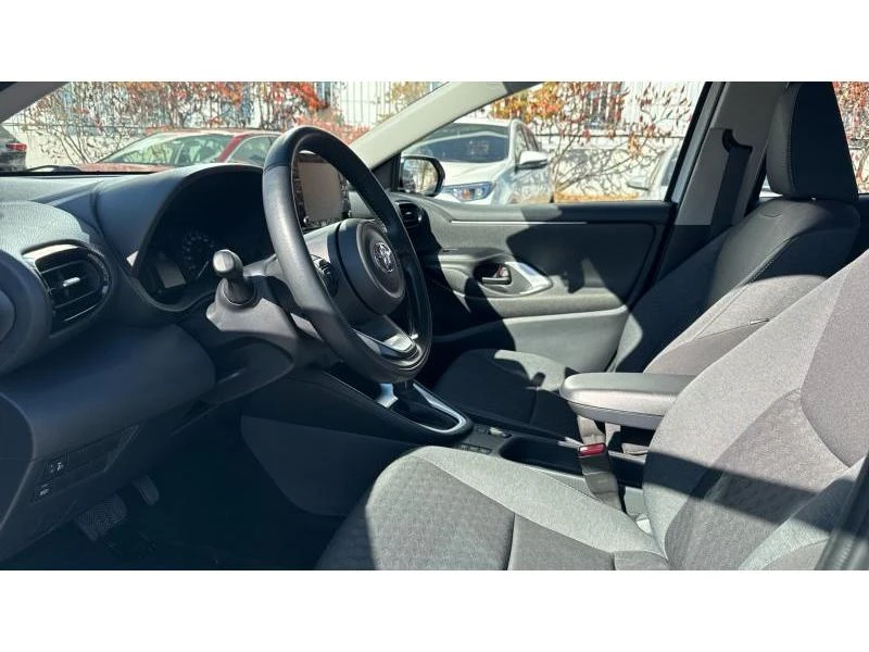 Toyota Yaris, снимка 12 - Автомобили и джипове - 48012723