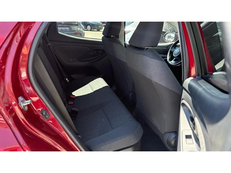 Toyota Yaris 1.5HSD TREND, снимка 7 - Автомобили и джипове - 55584131