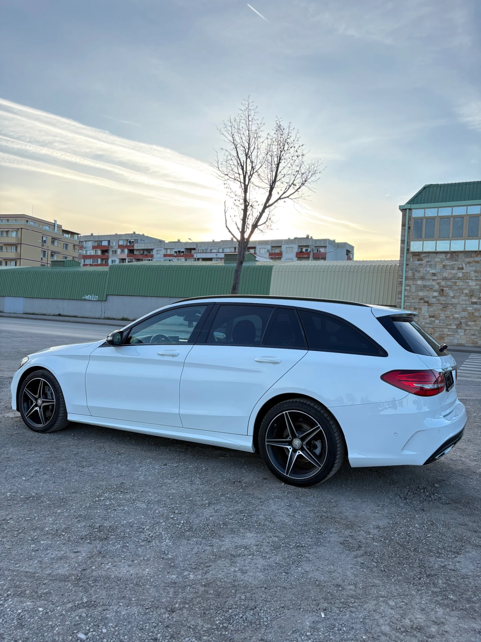 Mercedes-Benz C 220 4MATIC* FULL AMG* PANORAMA* 9G-Tronic* 360 CAMERA - изображение 8