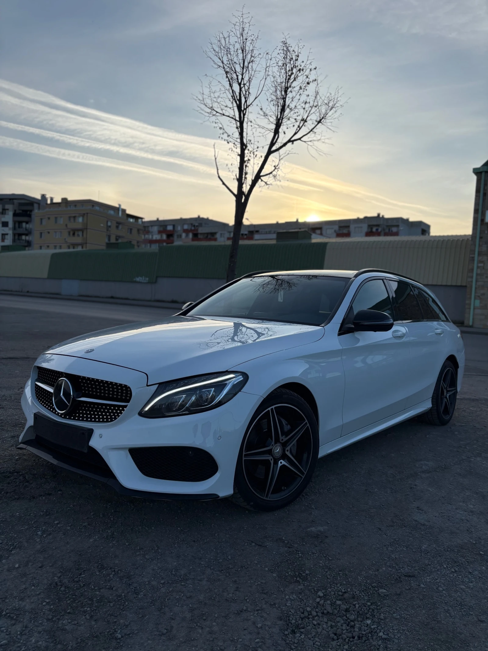 Mercedes-Benz C 220 4MATIC* FULL AMG* PANORAMA* 9G-Tronic* 360 CAMERA - изображение 5