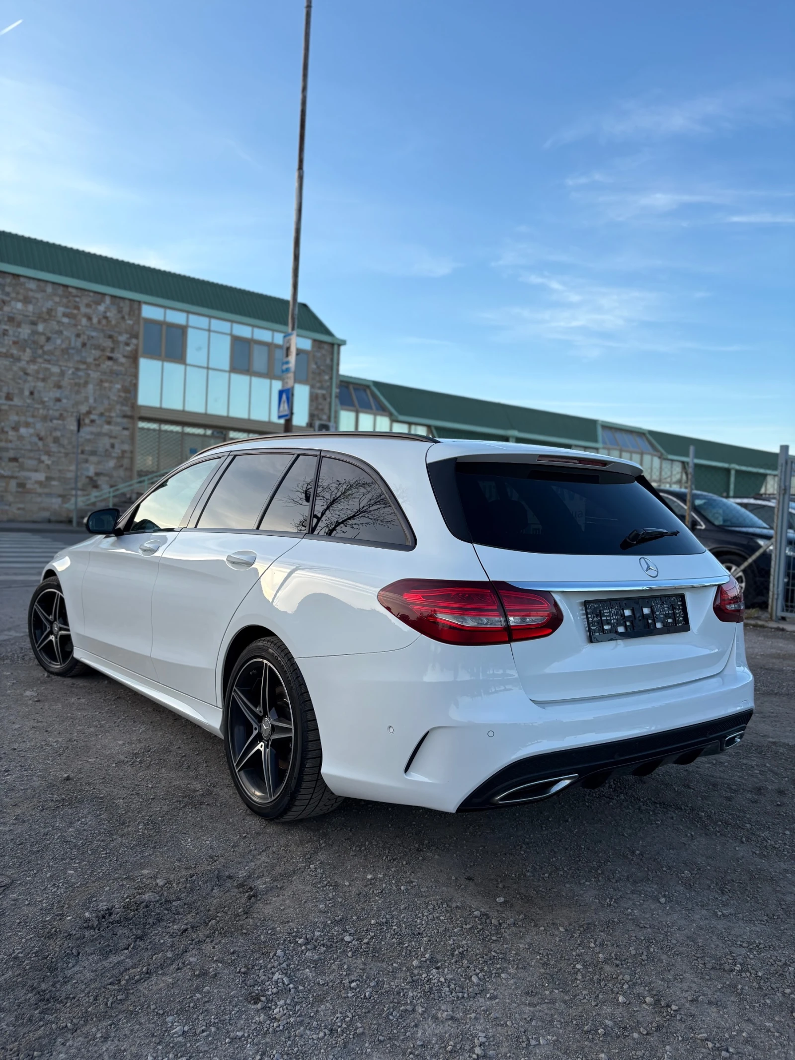 Mercedes-Benz C 220 4MATIC* FULL AMG* PANORAMA* 9G-Tronic* 360 CAMERA - изображение 7