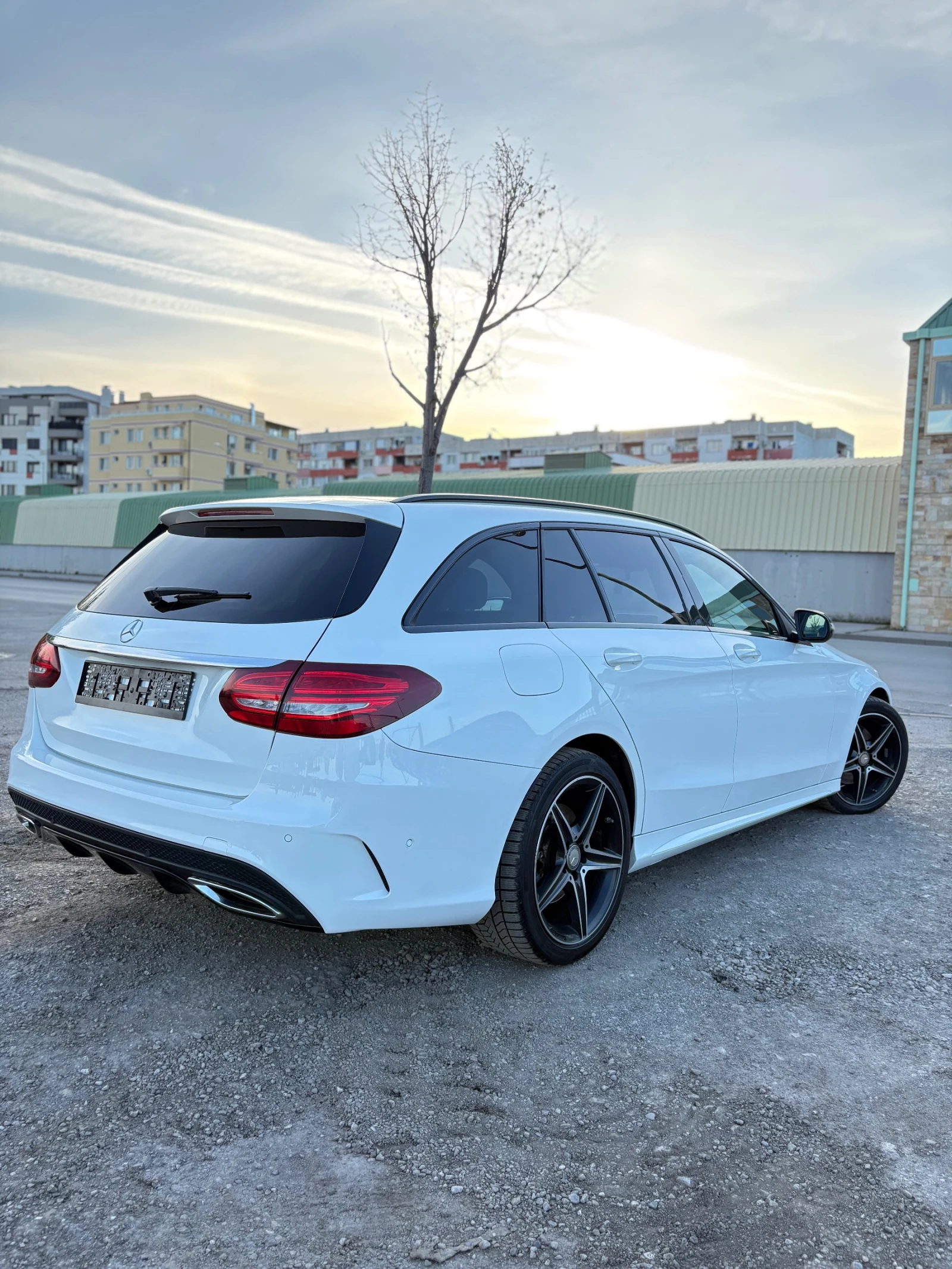 Mercedes-Benz C 220 4MATIC* FULL AMG* PANORAMA* 9G-Tronic* 360 CAMERA - изображение 6