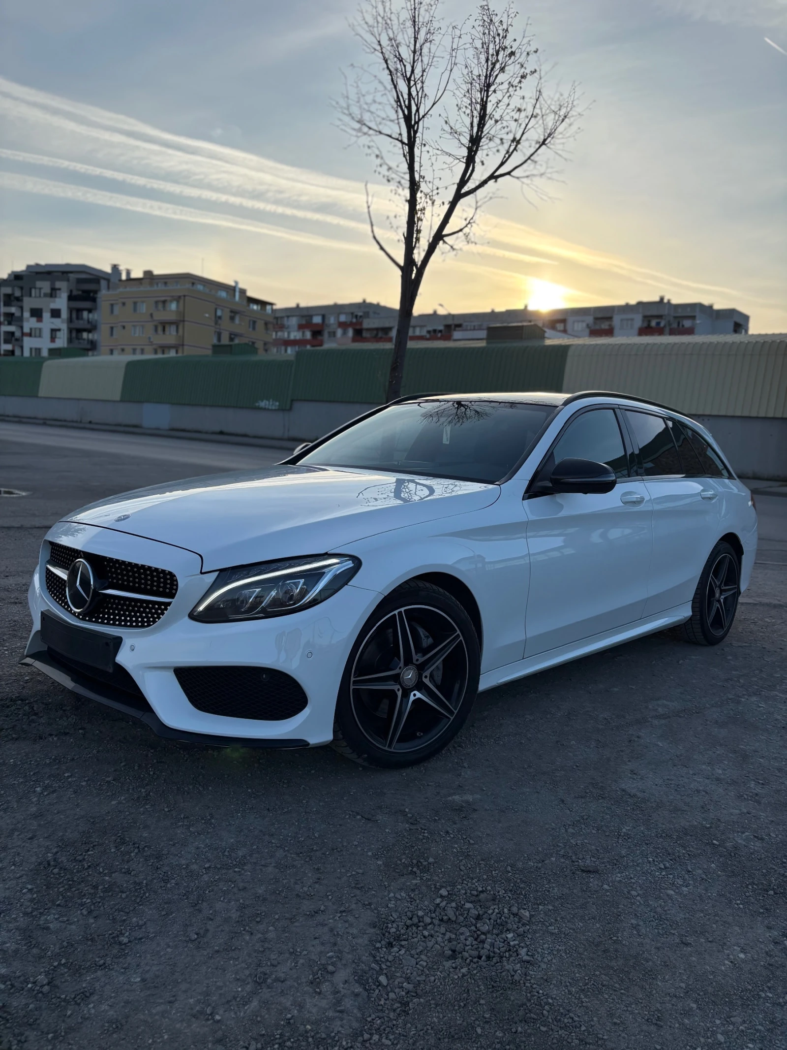 Mercedes-Benz C 220 4MATIC* FULL AMG* PANORAMA* 9G-Tronic* 360 CAMERA - изображение 2