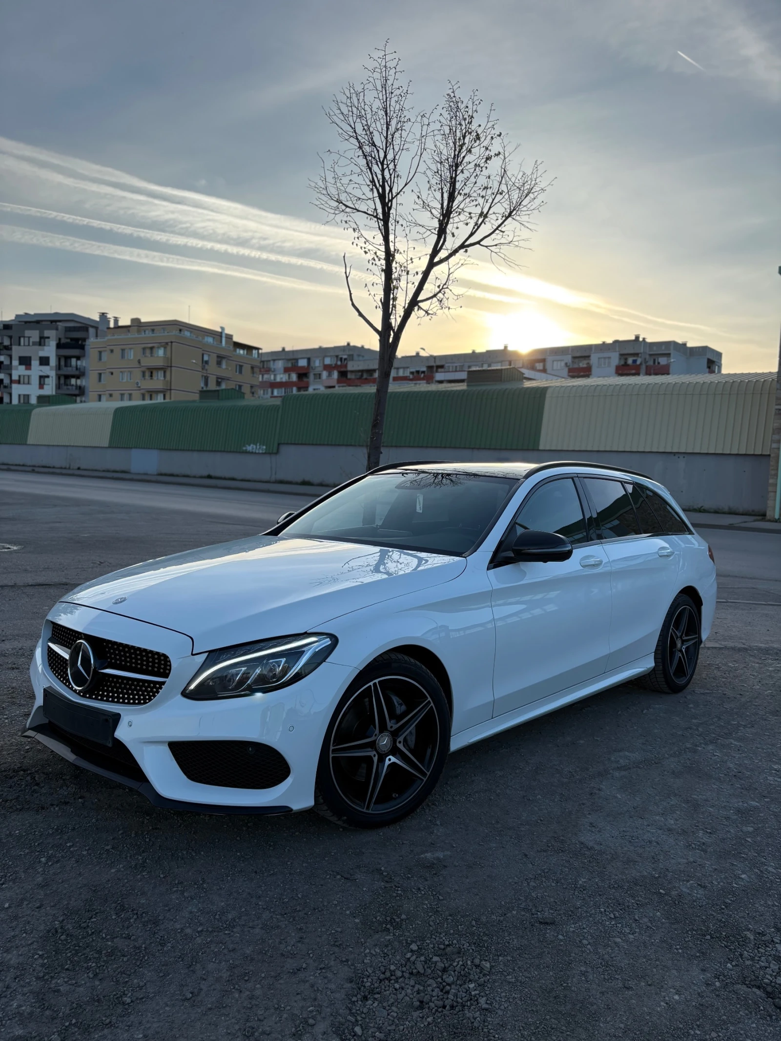 Mercedes-Benz C 220 4MATIC* FULL AMG* PANORAMA* 9G-Tronic* 360 CAMERA | Mobile.bg — изображение 1