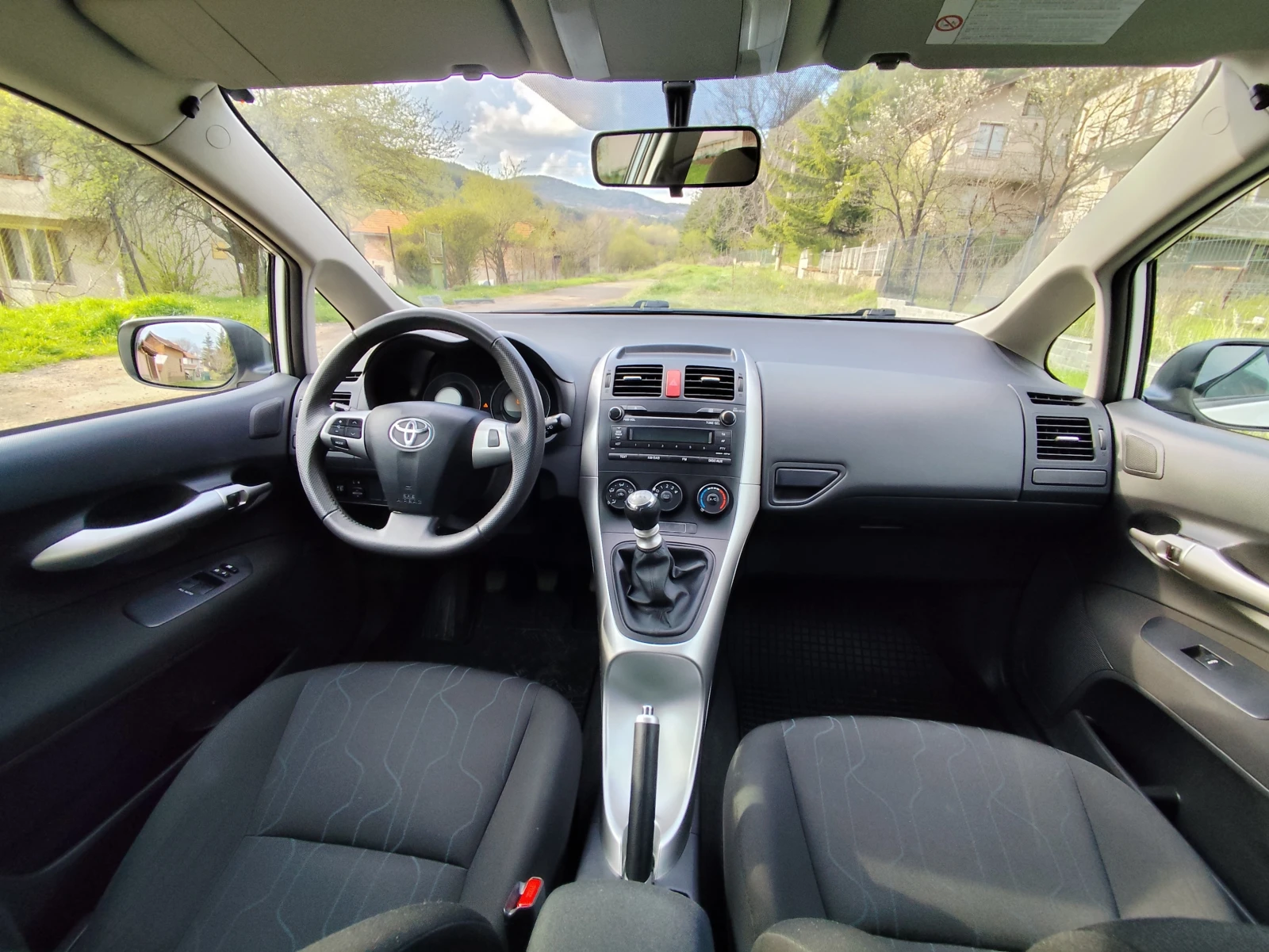 Toyota Auris 1.33 VVT-i - изображение 8
