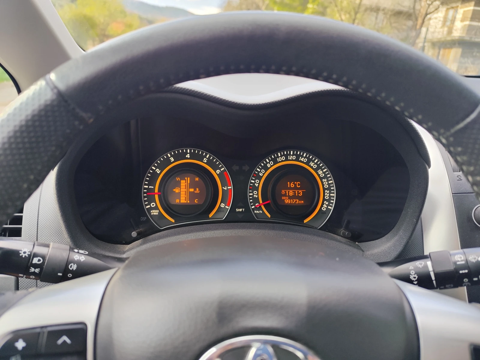 Toyota Auris 1.33 VVT-i - изображение 2
