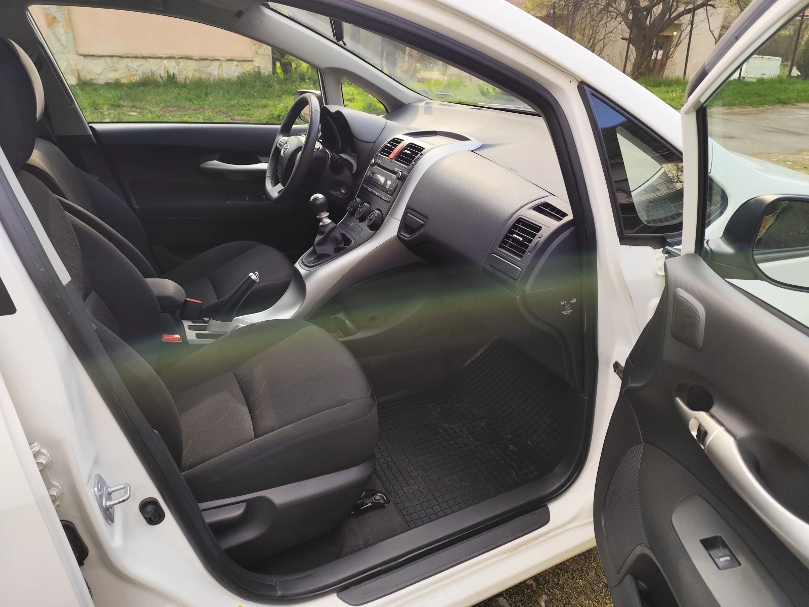 Toyota Auris 1.33 VVT-i - изображение 10