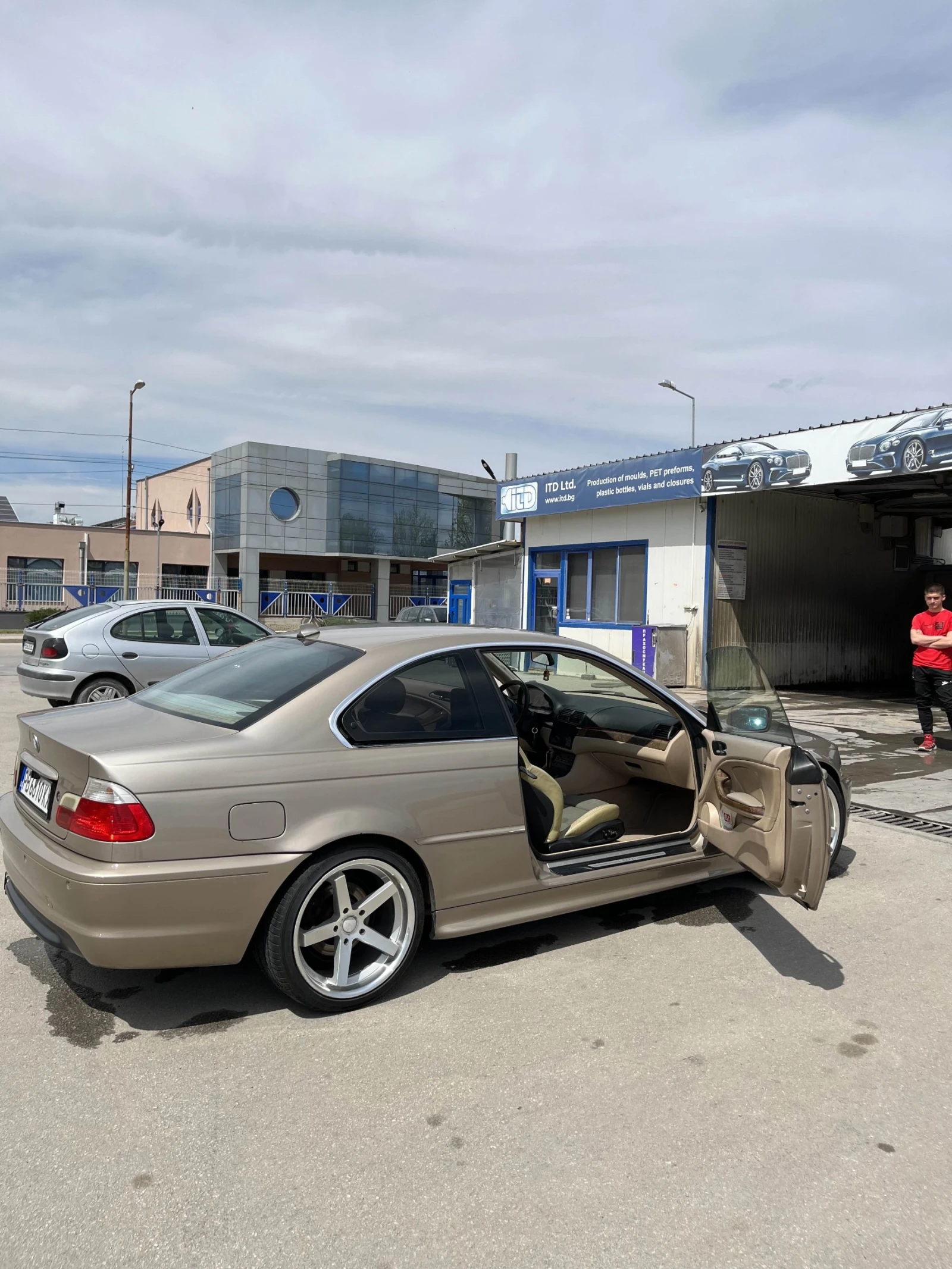 BMW 323  - изображение 6