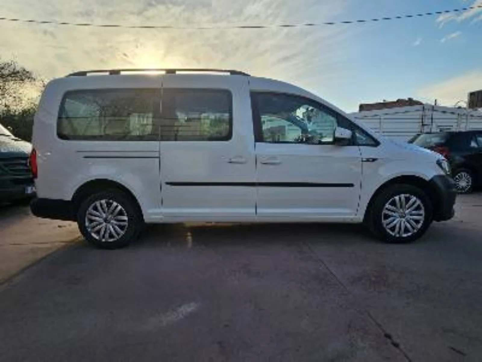 VW Caddy Пътнически 6+ 1 бартер лизинг, снимка 3 - Автомобили и джипове - 54020354