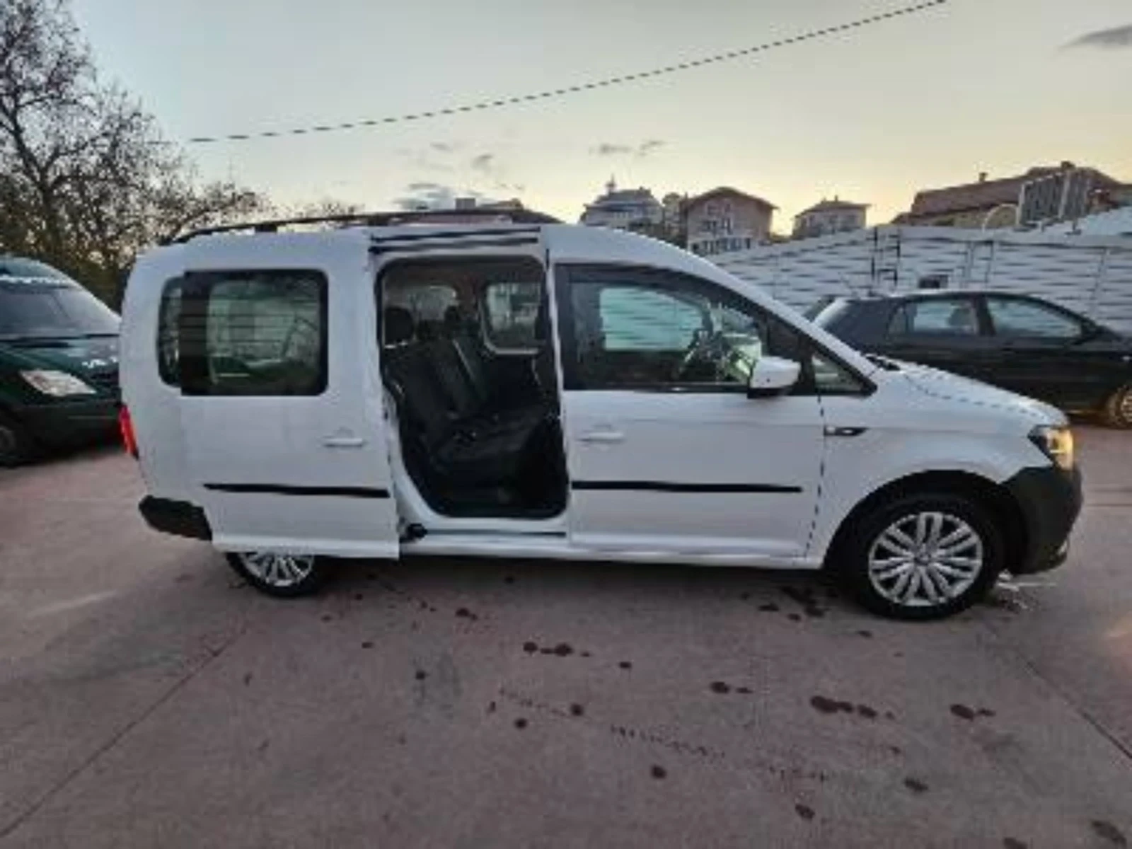 VW Caddy Пътнически 6+ 1 бартер лизинг, снимка 11 - Автомобили и джипове - 54020354