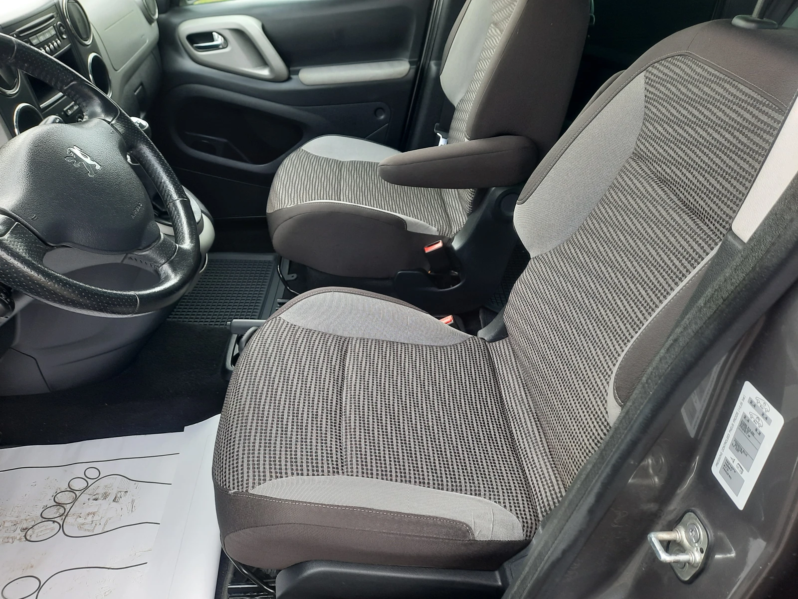 Peugeot Partner 1.6 HDI 90ps., снимка 9 - Автомобили и джипове - 54042519