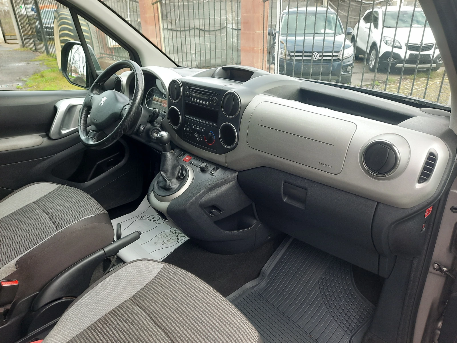 Peugeot Partner 1.6 HDI 90ps., снимка 11 - Автомобили и джипове - 54042519