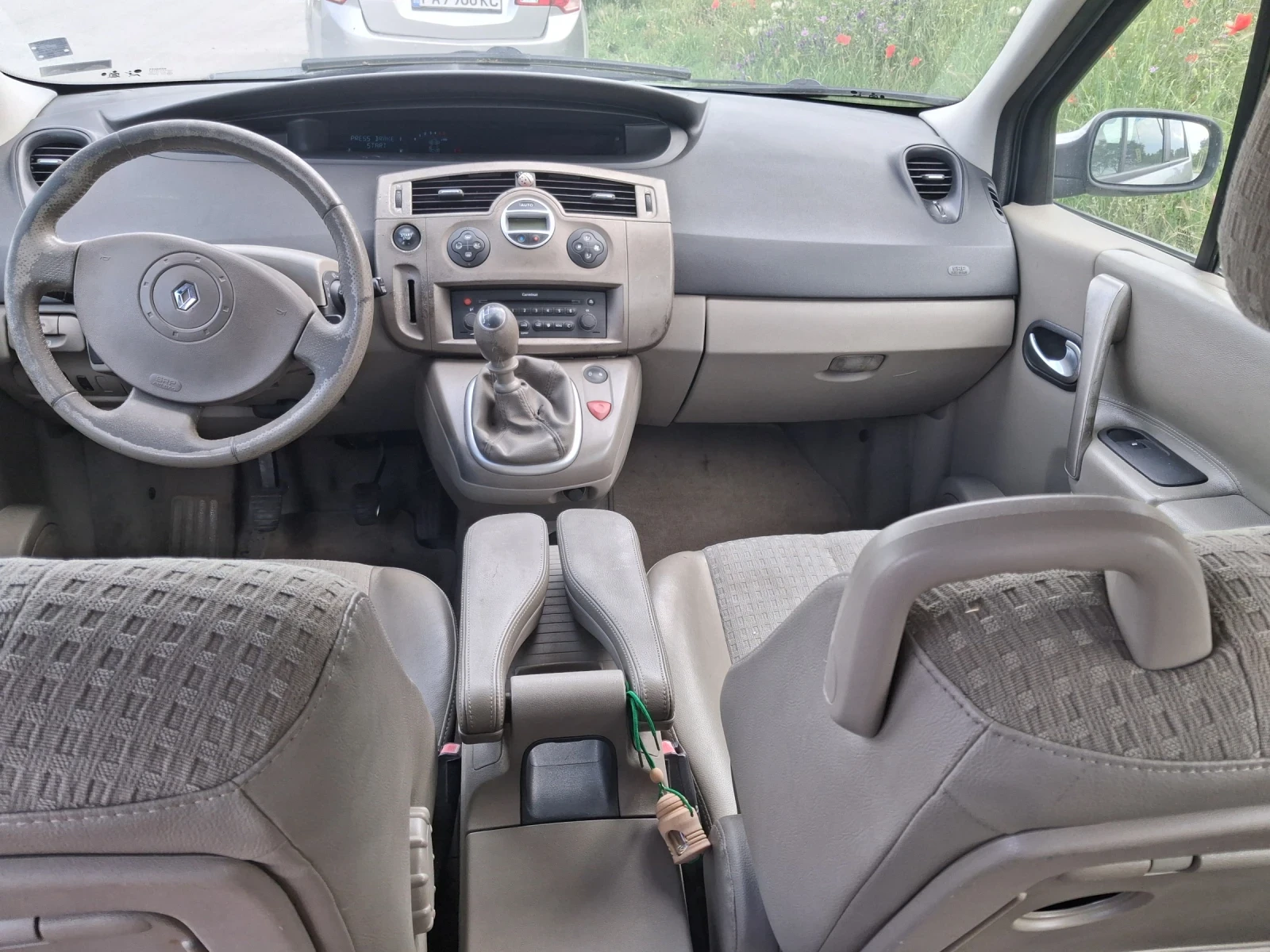 Renault Scenic, снимка 5 - Автомобили и джипове - 54679758