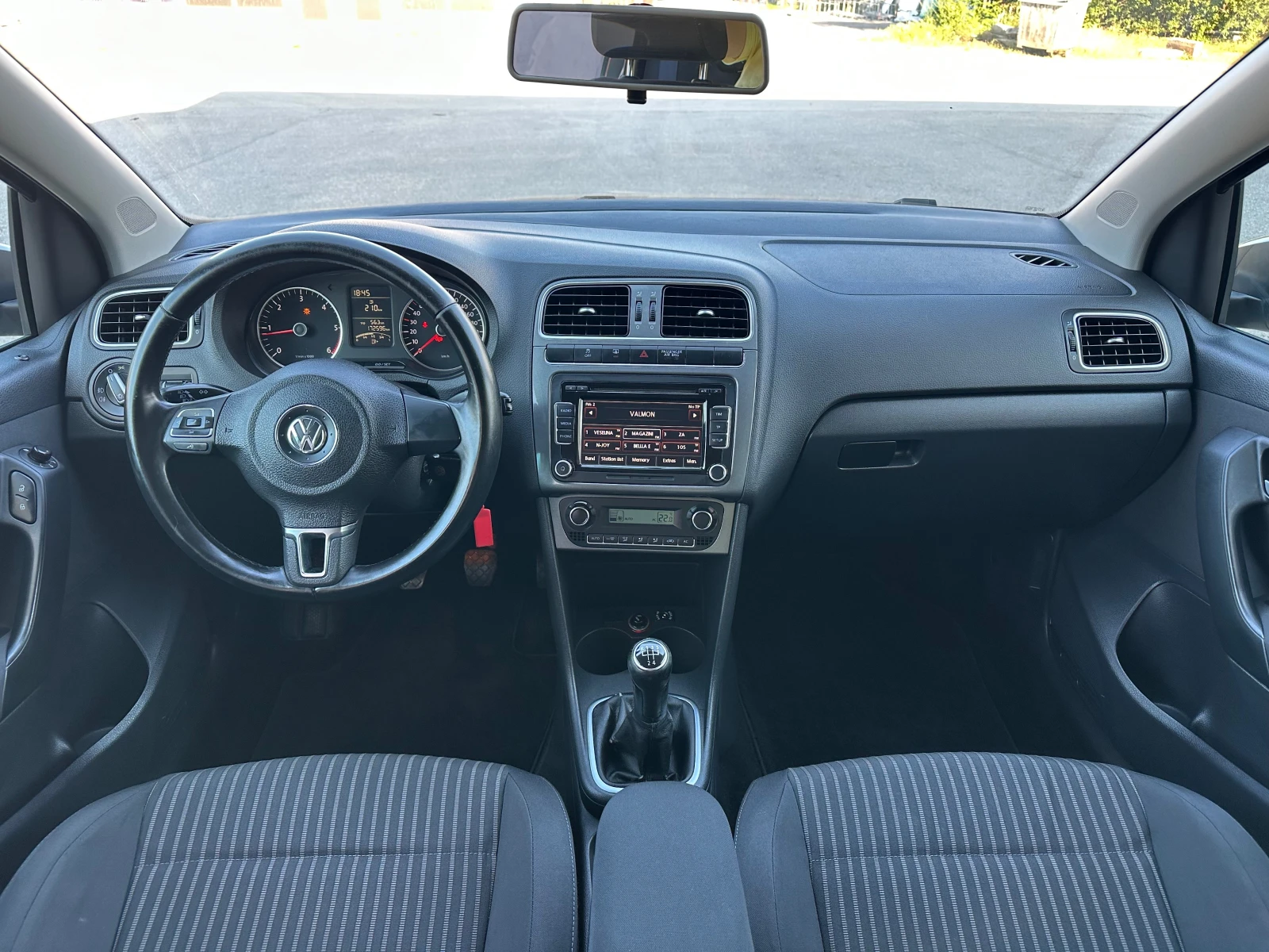 VW Polo 1.6TDI High-Line Италия, снимка 12 - Автомобили и джипове - 54857240