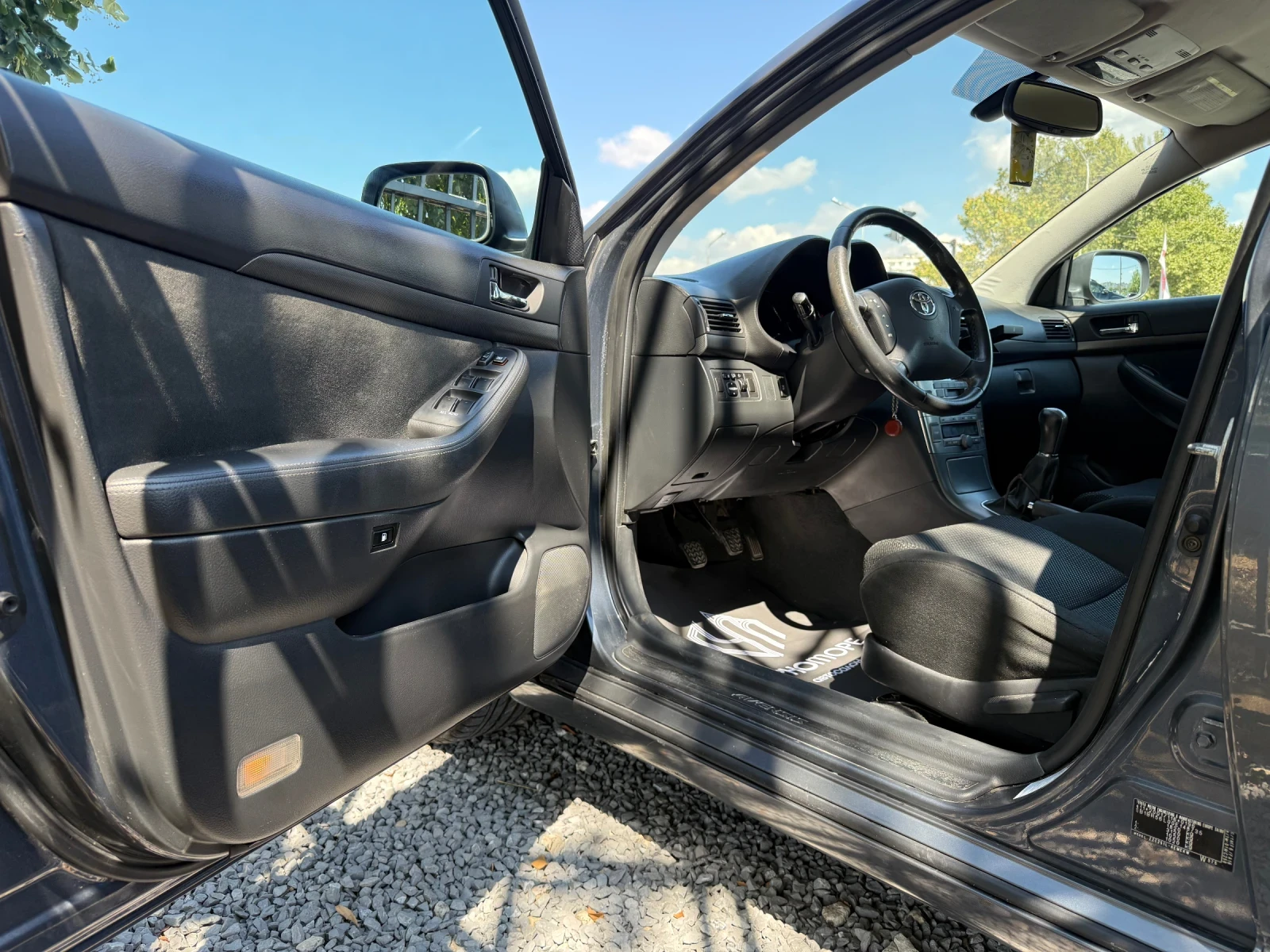 Toyota Avensis 1.8 VVT-i 129hp, снимка 12 - Автомобили и джипове - 55974344