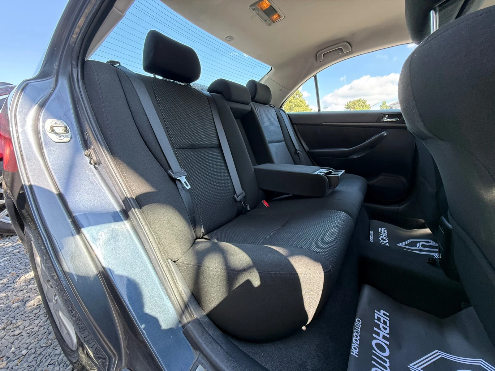 Toyota Avensis 1.8 VVT-i 129hp, снимка 11 - Автомобили и джипове - 55974344