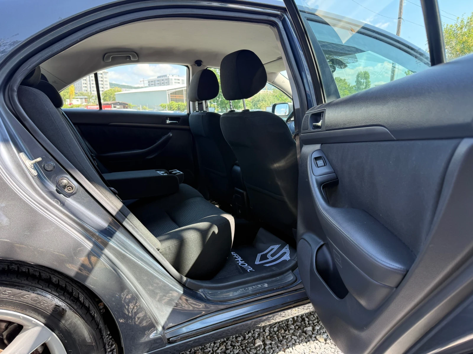 Toyota Avensis 1.8 VVT-i 129hp, снимка 13 - Автомобили и джипове - 55974344