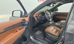 Jeep Grand cherokee 3.6* V6* 8ZF* OVERLAND* ДИСТРОНИК* ОБДУХВАНЕ* КАМЕ, снимка 6