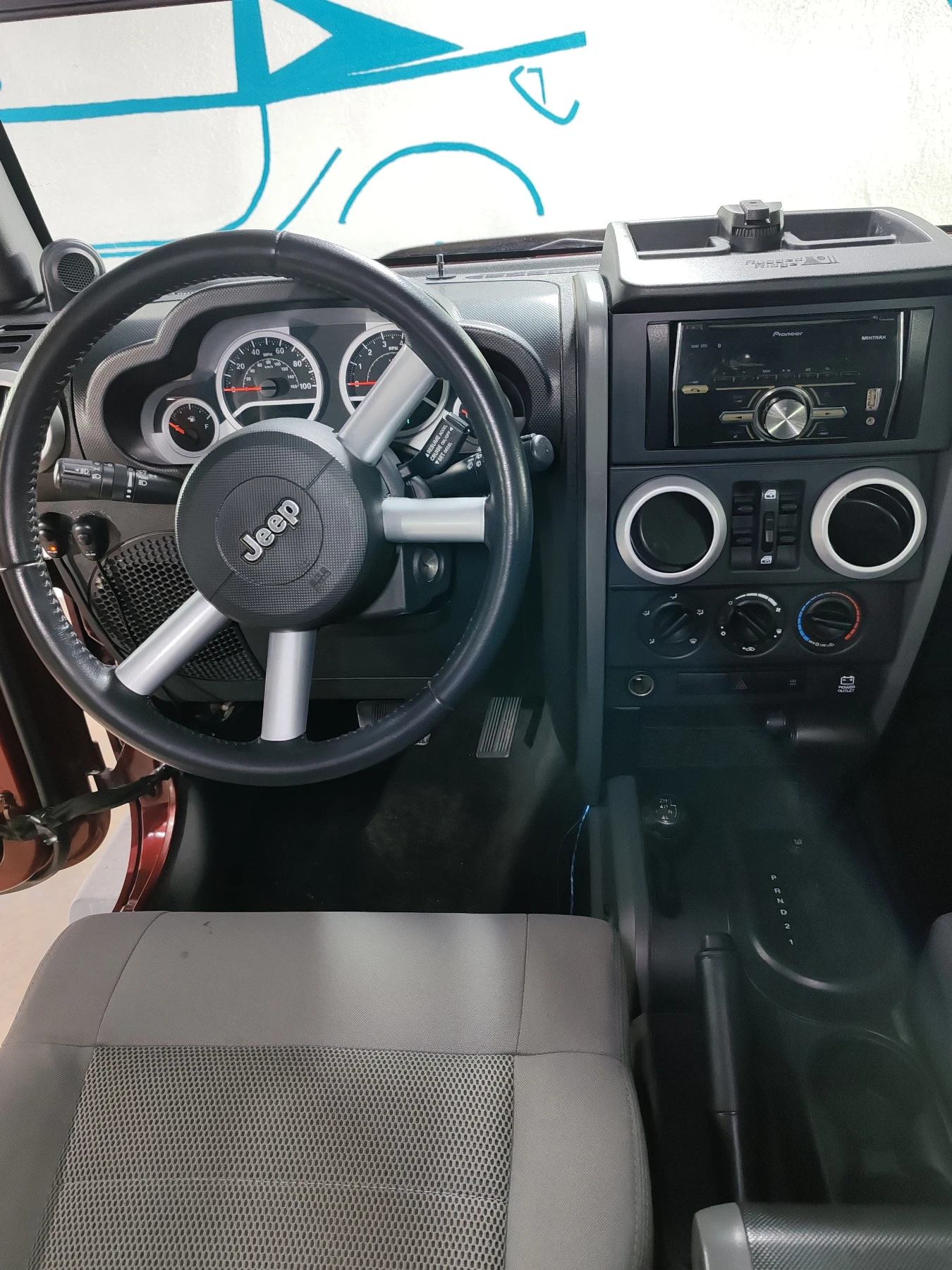 Jeep Wrangler Sahara - изображение 7