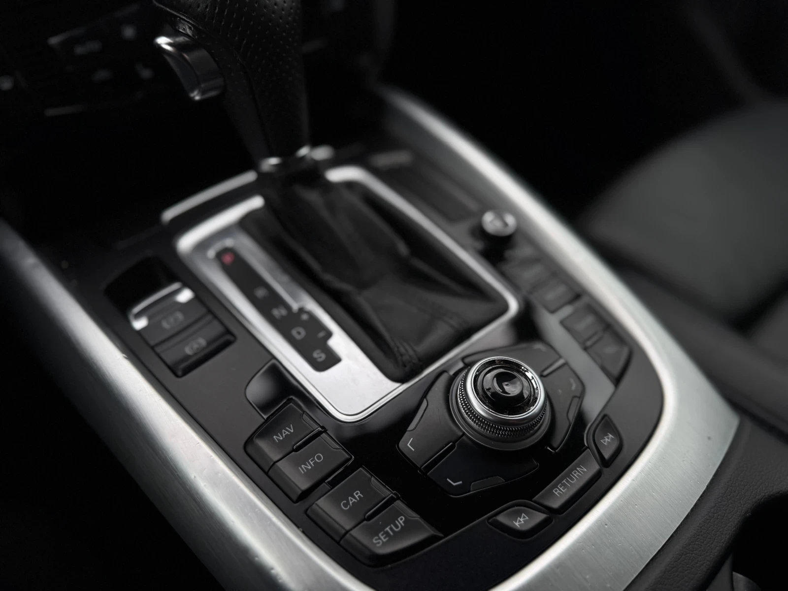 Audi Q5 2.0TDI QUATTRO S-LINE, снимка 16 - Автомобили и джипове - 54454825