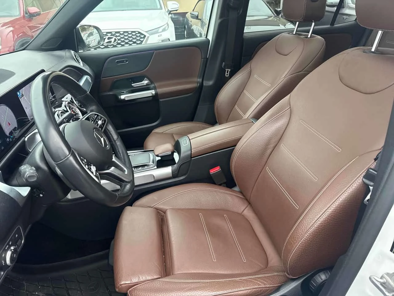 Mercedes-Benz GLB 250 4MATIC* DISTRONIC* 360КАМЕРИ* АМБИЕНТНО* , снимка 10 - Автомобили и джипове - 54482541